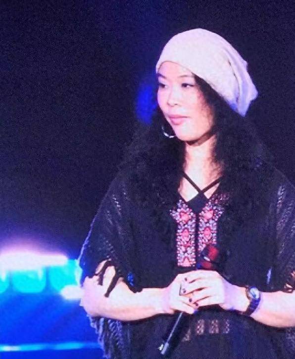 曾患精神分裂！许美静复出演唱会引观众齐喊退票，2.5小时唱5首歌