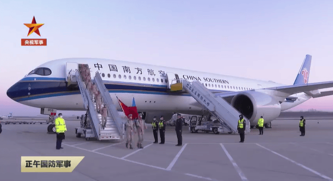 奏式鼓掌欢迎领导参观？回应→【12月15日周日 新闻速览一分钟】j9国际站登录警惕！12岁孩子一个举动凌晨家里突然起火；小学生节(图15)