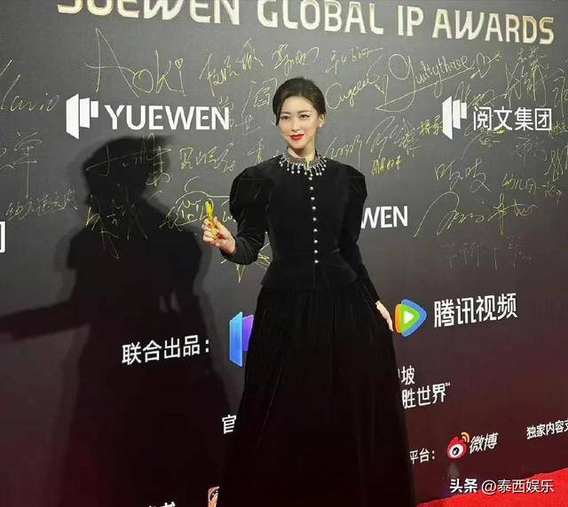 朱6686体育珠瑜伽服秀黄金腰臀比网友：夺命的腰夺魂的臀(图5)